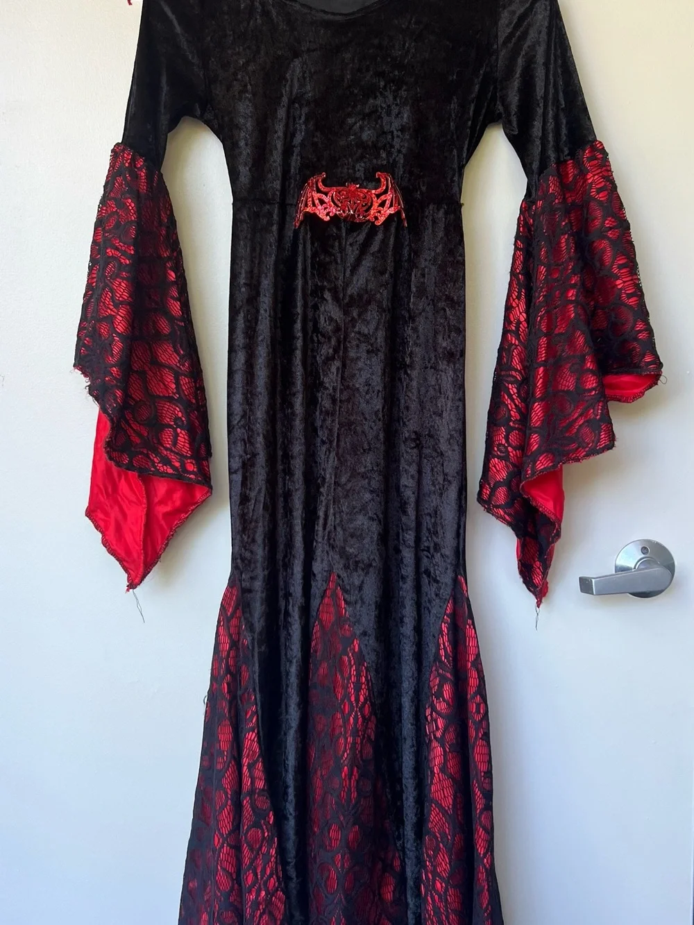 Spirit Halloween- Gothic Vampira (Vampire) Costume Size Medium 8-10 Black/Red